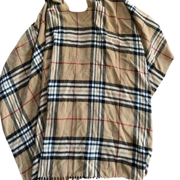 V. FRAAS Plaid Tartan Pattern Wrap Around Fringe Poncho - Picture 4 of 5